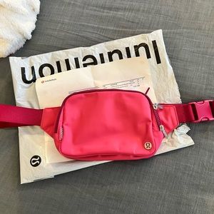 Lululemon Everywhere Belt Bag